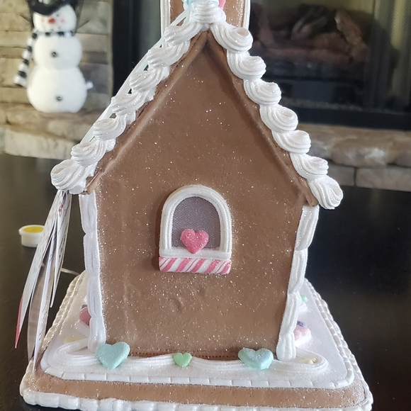 Pastel Hearts Valentines Gingerbread House-NWT - Picture 7 of 9